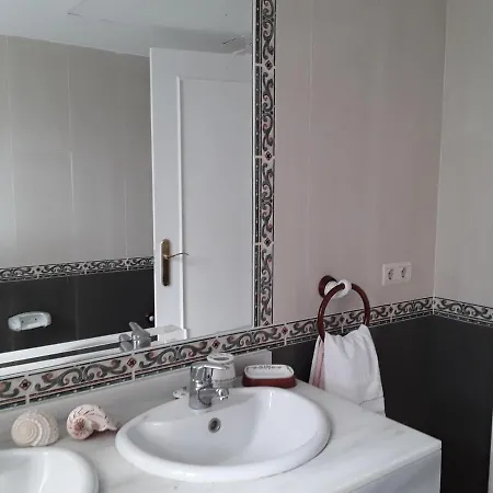 Holidays & Homes, Calahonda Royale Lirio, 300 M Playa Apartment