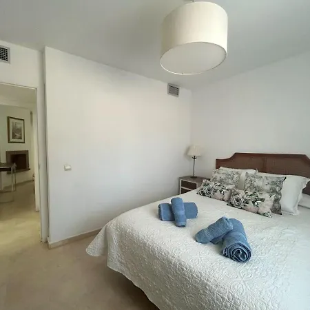 Holidays & Homes, Calahonda Royale Lirio, 300 M Playa Apartment