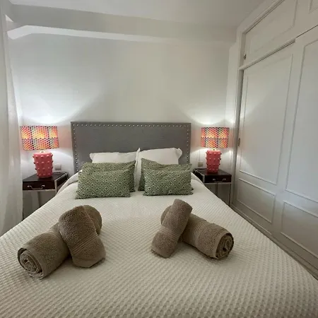 Apartment Holidays & Homes, Calahonda Royale Lirio, 300 M Playa Mijas
